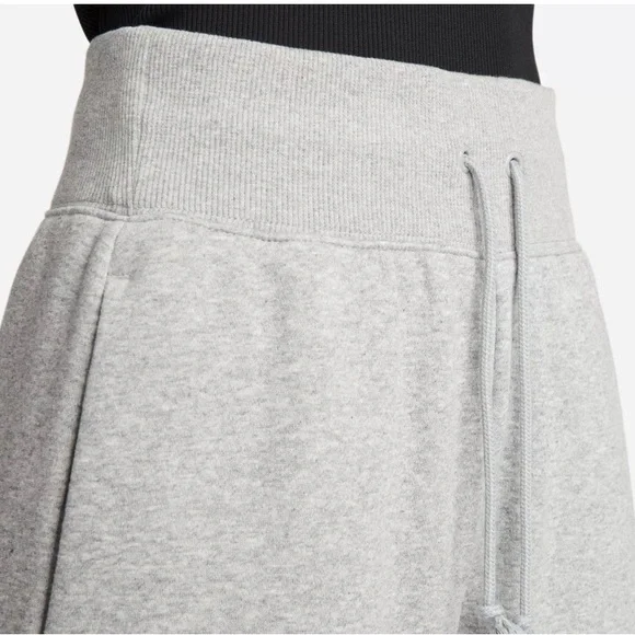 Nike Sportswear Phoenix
Fleece High-Waisted
Wide-Leg Sweatpants - Picture 5 of 14